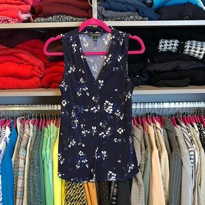 41 Hawthorn navy with pink floral print sleeveless v neck top size XS